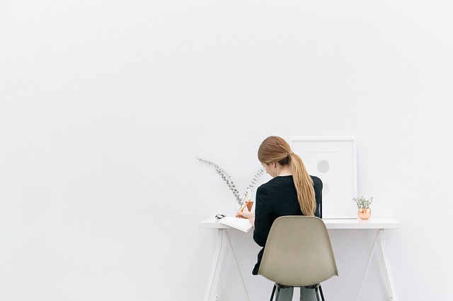 Les avantages des bureaux assis debout