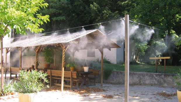 Comment intégrer un brumisateur de terrasse dans la déco de votre jardin ?